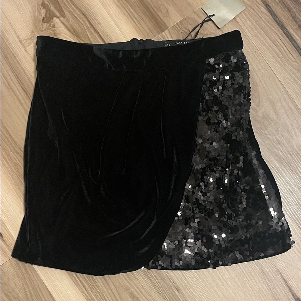 NWT Zara Contrasting Sequined Velvet Mini Skirt Medium Cocktail Club Black